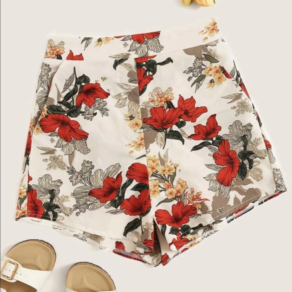 🌹🌺 SHEIN Floral Shorts With Pockets